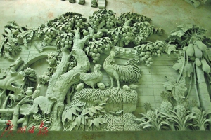 砖雕大师何世良:每一颗荔枝 雕刻要一天