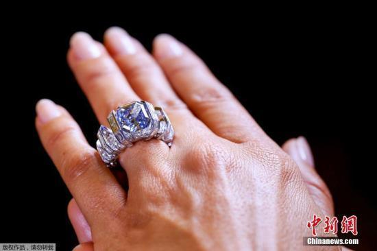 罕见蓝钻在瑞士拍卖 成交价高达1710万美元