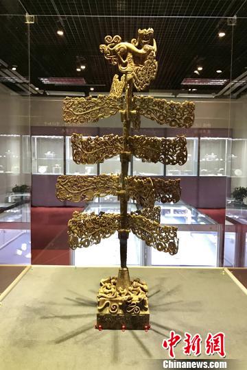 400多件民间收藏古代玉器展出 东汉玉雕摇钱树亮相