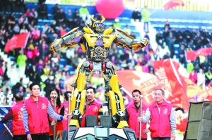 大黄蜂机甲机器人助阵广府民俗巡演